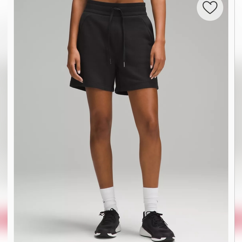 NWT lululemon Scuba High-Rise Short 5", Black, Size 4